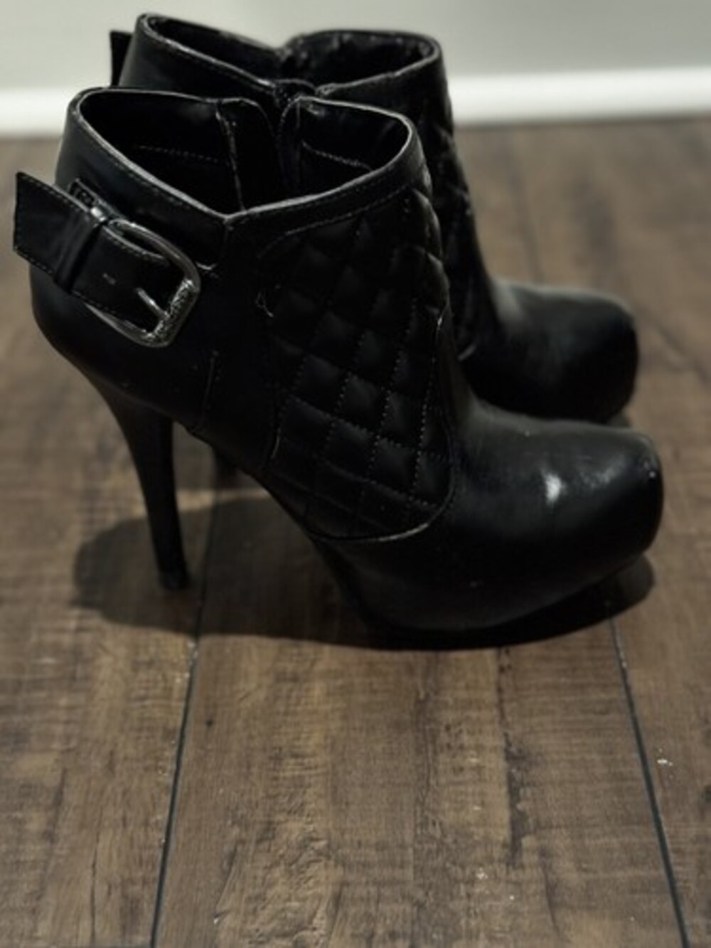 Guess Platform Heels Women’s 6M Black Faux Leather Ankle Boots Booties Quilted